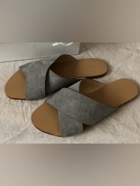 RAYE Like-New Sullivan Cross-Over Slide Sandal, Size 8.5, Slate Grey